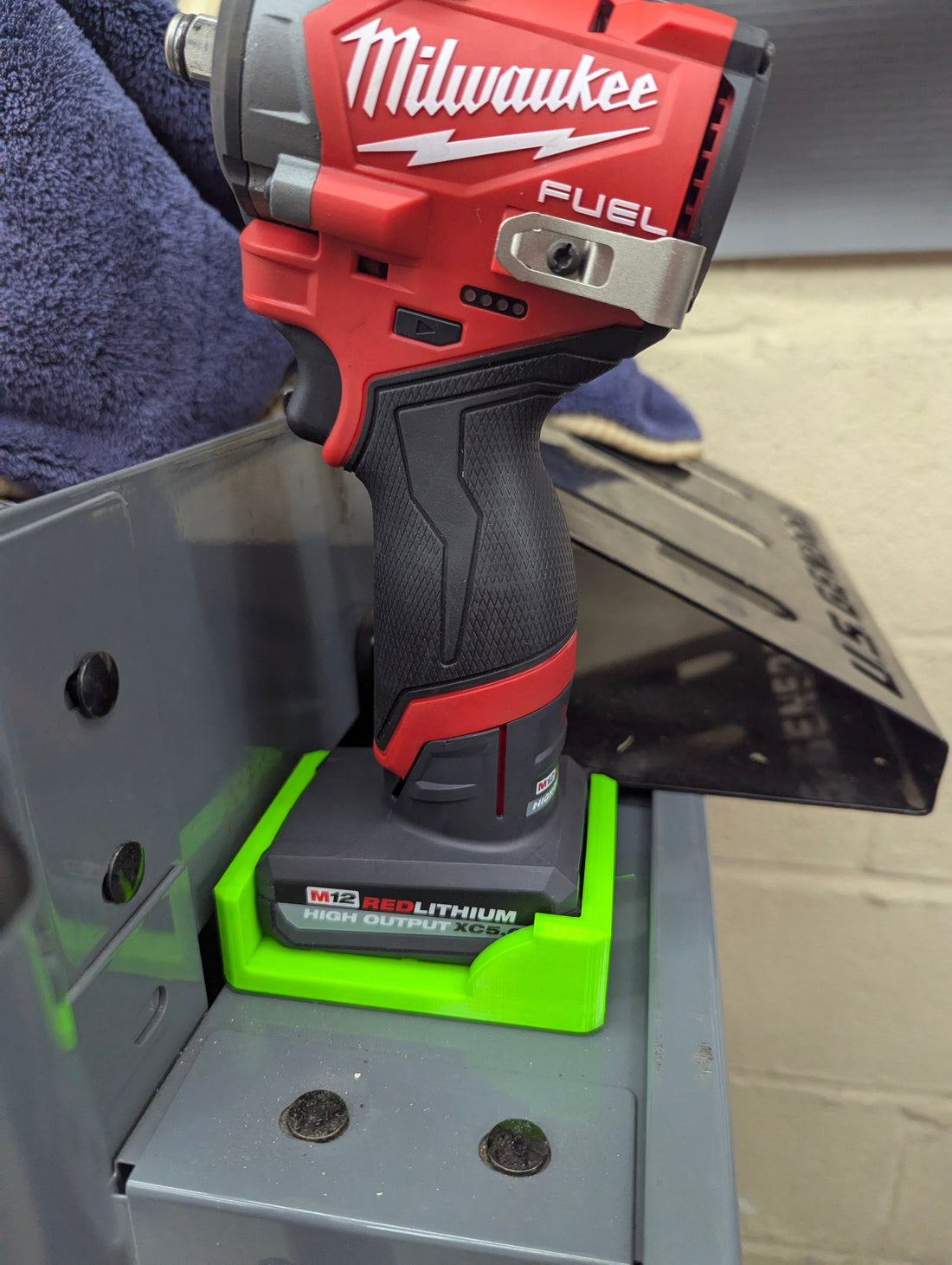 Magnetic M12 Drill & Battery Holder — Mount Your Tool with Magnet Strength